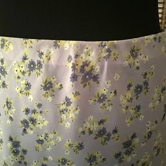 Tribal brand floral maxi skirt with lavender background stretch waist, size 10 - Picture 2 of 15